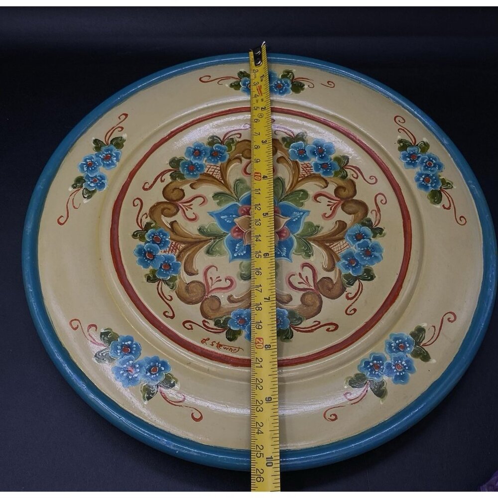 Norwegian ROSEMALING 10" Wood Plate Signed L Stewart - Picture 5 of 6